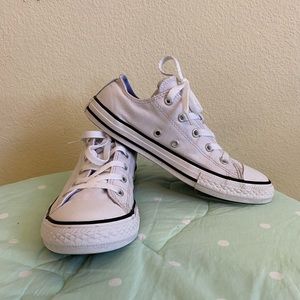 Girls Converse light purple size 4
